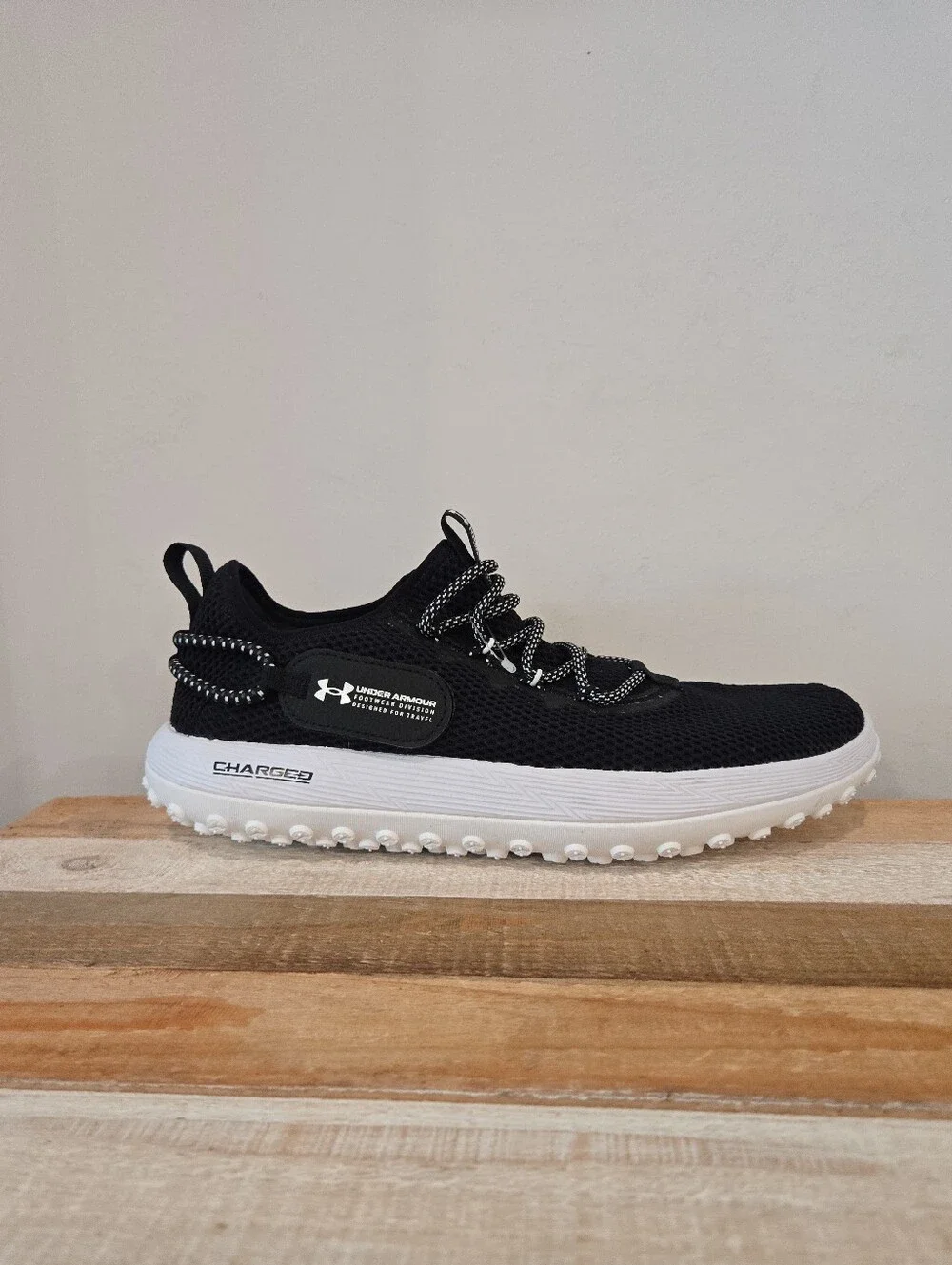 Under Armour Fat Tire Venture Black White Travel Shoes 3027562-002 Men Sz 9 NEW